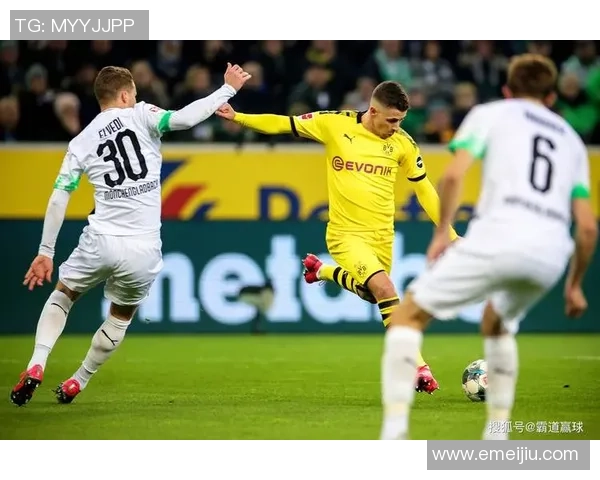 欧冠激战：多特蒙德与尤文图斯0比0平局引发争议判罚全场沸腾